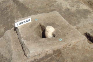 �����_�ɖ��݂��ꂽ�y��